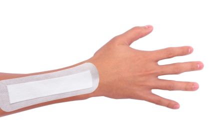 Island Dressing. Case of 100 Adhesive Dressings 4" x 14" for Wound Protection. Sterile dressings with Non-Adherent Island pad. Single use & Latex